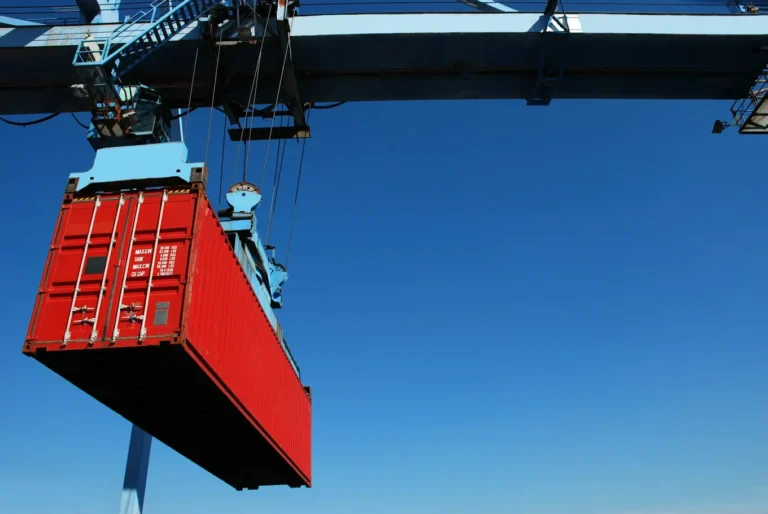 Read more about the article Czym są kontenery morskie tzw. high cube?