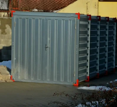 kontener na podwórku